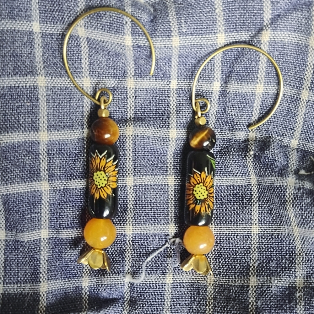 Handmade Black Floral Earrings - Picture 5 of 5